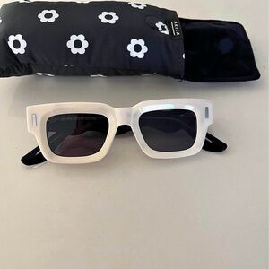 New kids Akila sunglasses